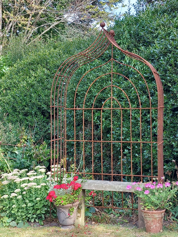 Ogee Screen with Ball Finials